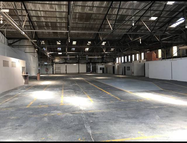 2,030M² FACTORY TO LET IN PAROW INDUSTRIAL